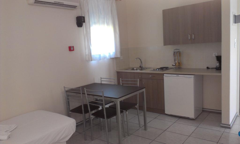 Iro Apartments Paralia Agias Foteinis Habitación foto